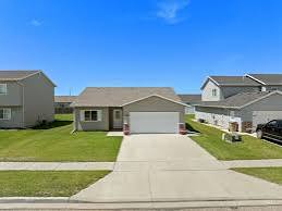 Minot Concrete builds and installs driveways