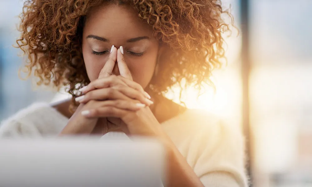 HOW TO USE CENTERING PRACTICES TO QUIET DOWN OUR 'JUDGEMENT BRAIN'