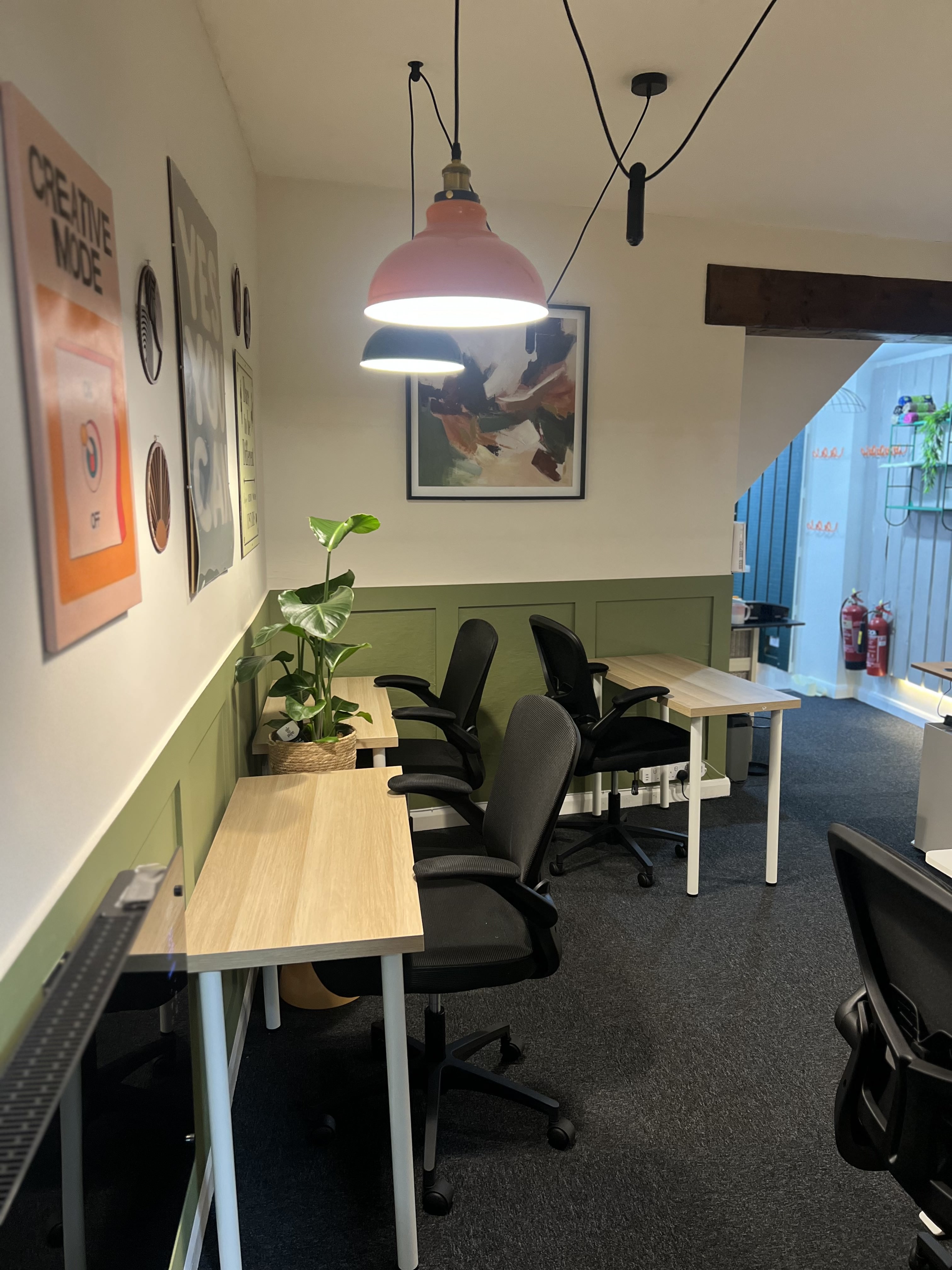 Images of single day desks, Ashbourne