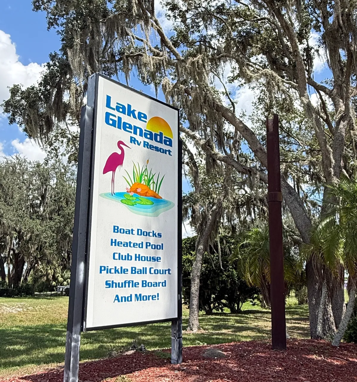 Lake Glenada Monument sign 