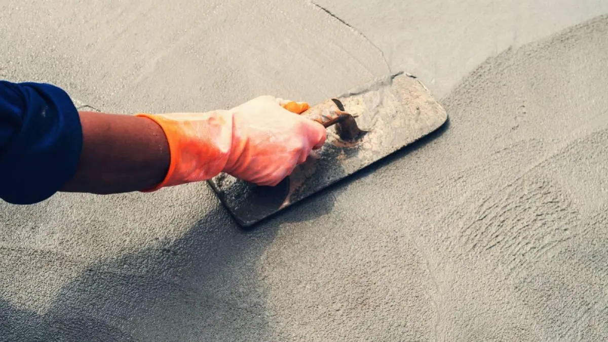 concrete installation contractor troweling concrete surface smooth
