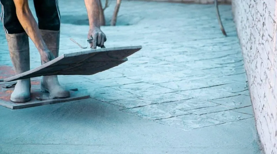 concrete installation contractor troweling concrete surface smooth