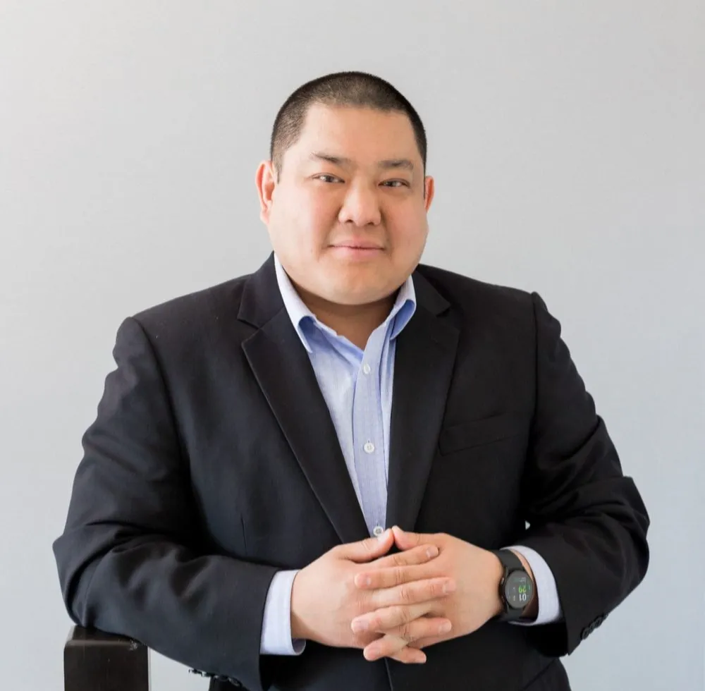 Professional portrait of Hung Lam, financial consultant in Airdrie, Alberta