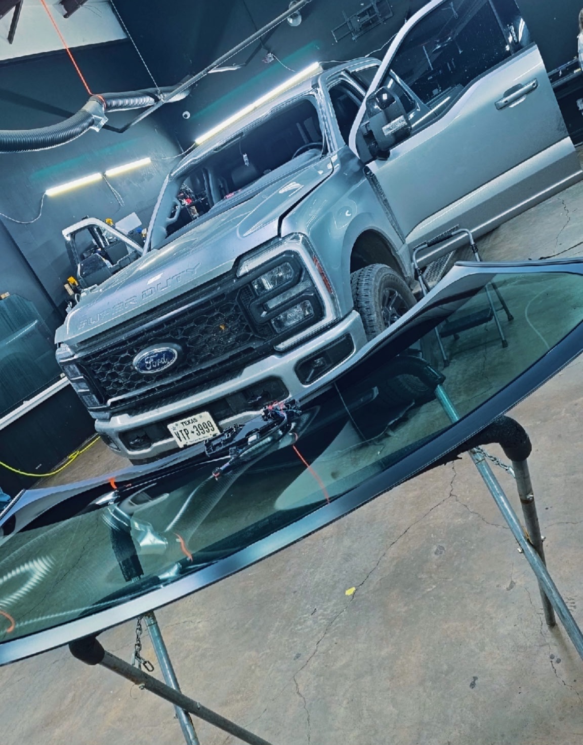 Picture of a truck getting the broken windshield replaced