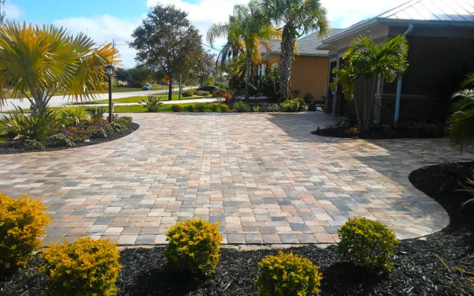 Panama City Concrete builds and installs driveways