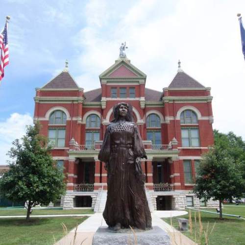 Exterior picture of Ottawa, KS city hall