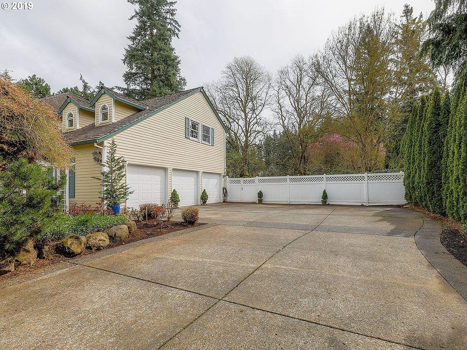 Vancouver Concrete builds and installs Driveway