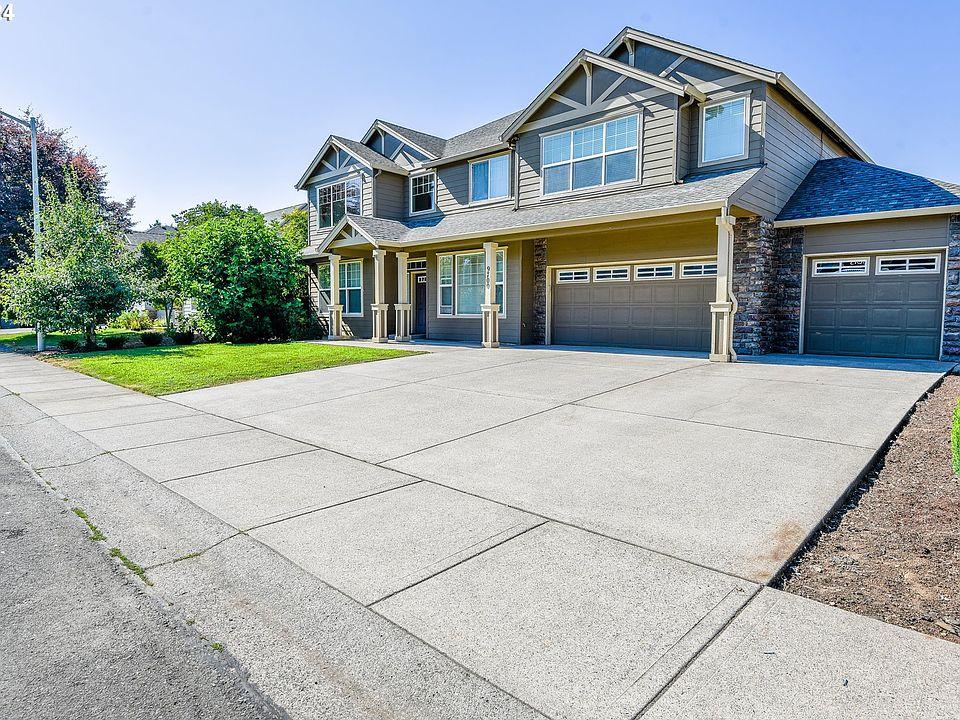 Vancouver Concrete builds and installs Driveway