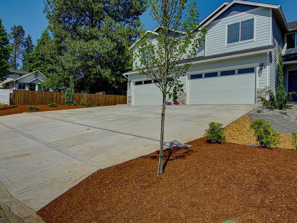 Vancouver Concrete builds and installs Driveway