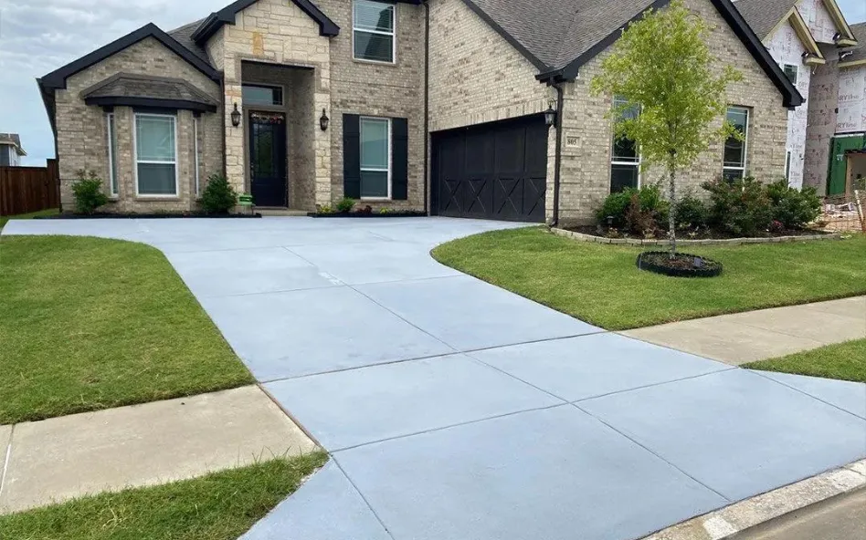 Alpharetta Concrete builds and installs driveways.