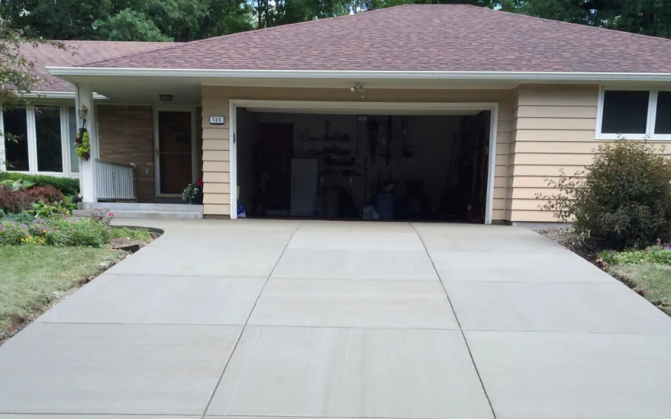 Alpharetta Concrete builds and installs driveways.