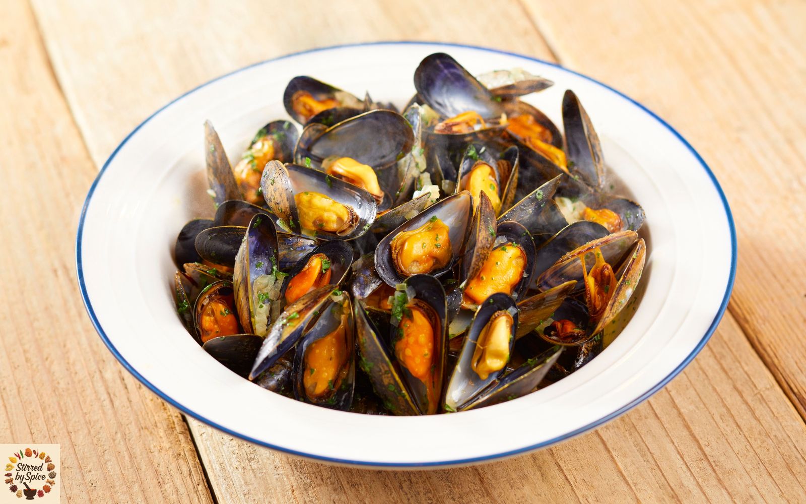 Guide to buying, storing, cleaning, and cooking fresh mussels