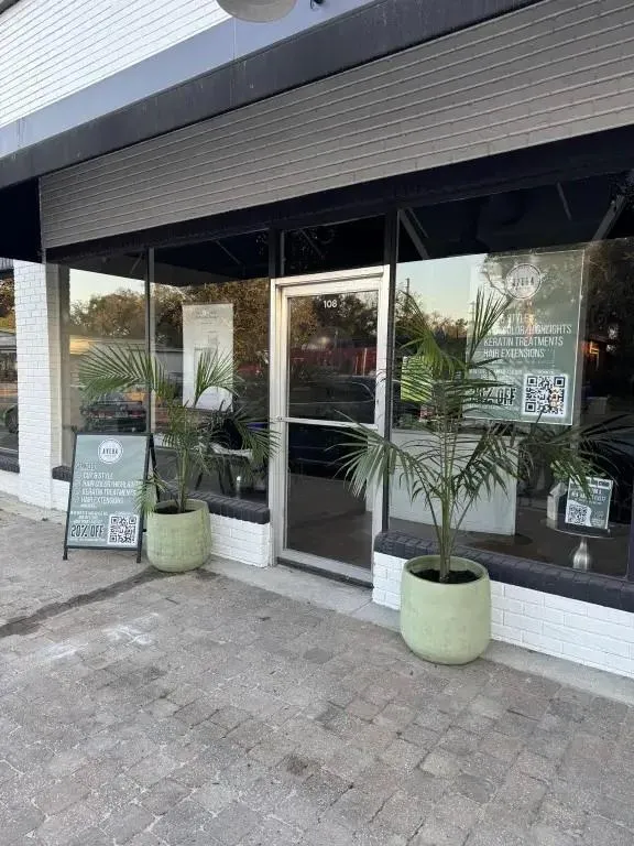 Avera Hair salon store front with salon service specials and palm trees in ocoee, florida