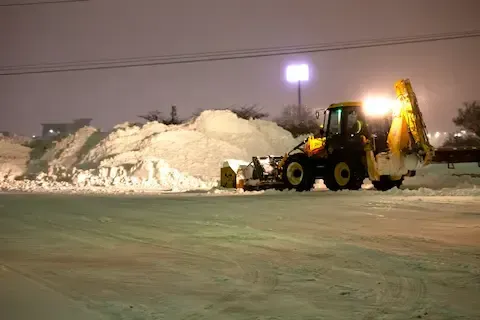 Parking lot snow removal and clearing by Apple Valley Lawn & Snow.