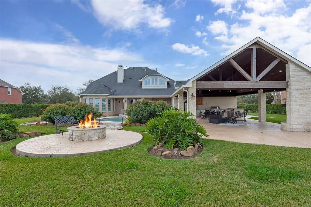 League City Concrete levels Patio.
