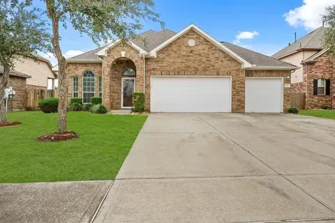 League City Concrete builds and installs Driveway