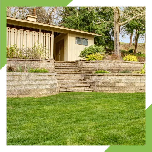 Concrete retaining wall blocks set for clean yard support