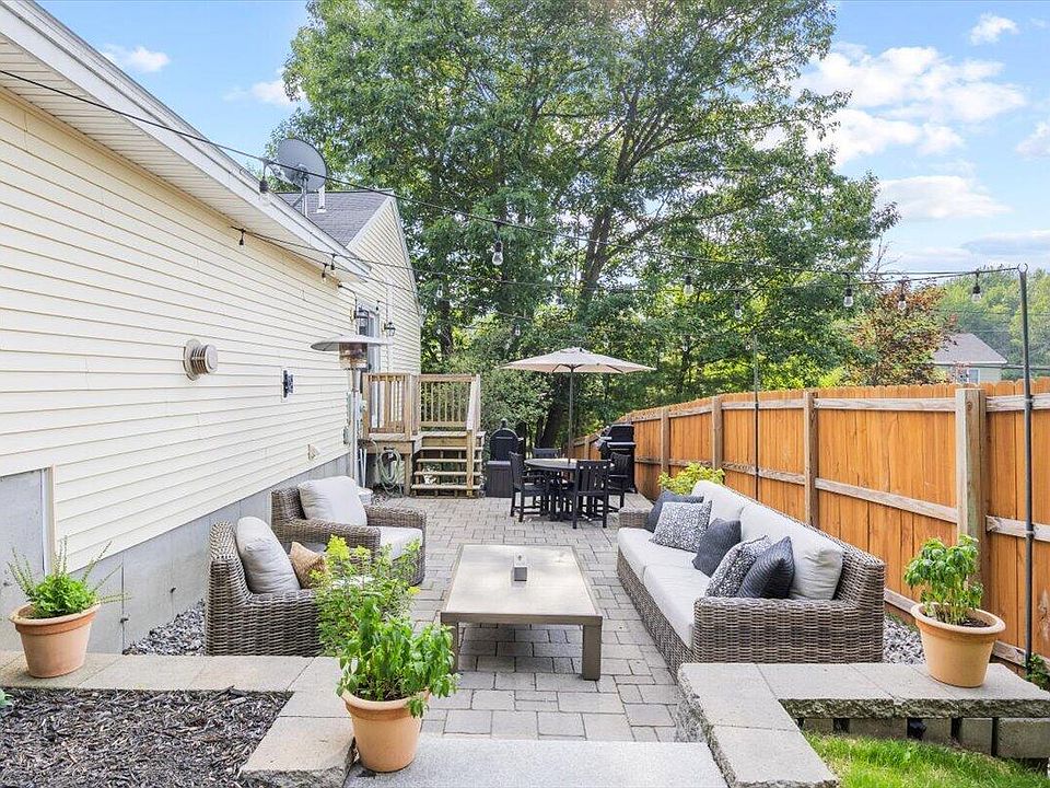 Portland Concrete builds and installs patio
