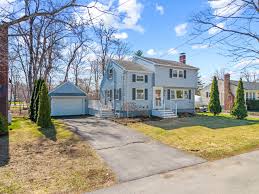 Portland Concrete builds and installs driveways
