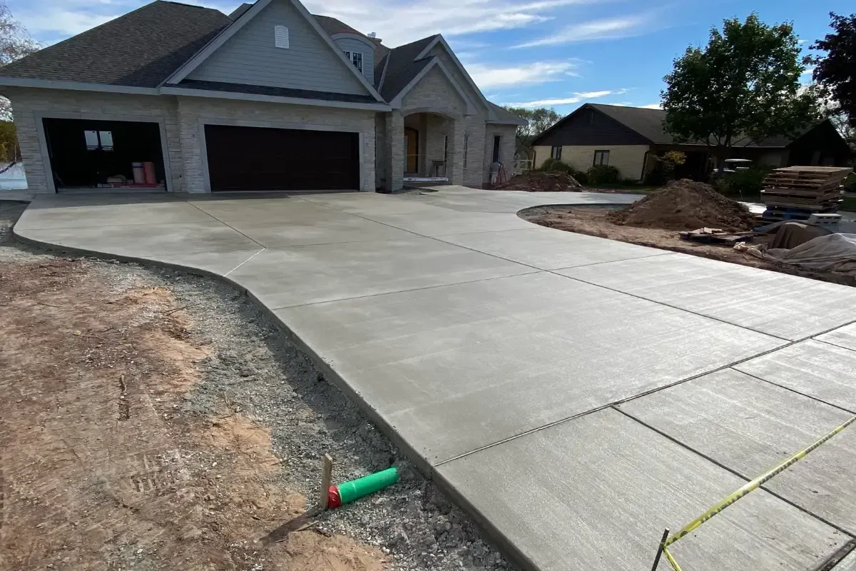 Conroe Concrete builds and installs Driveway