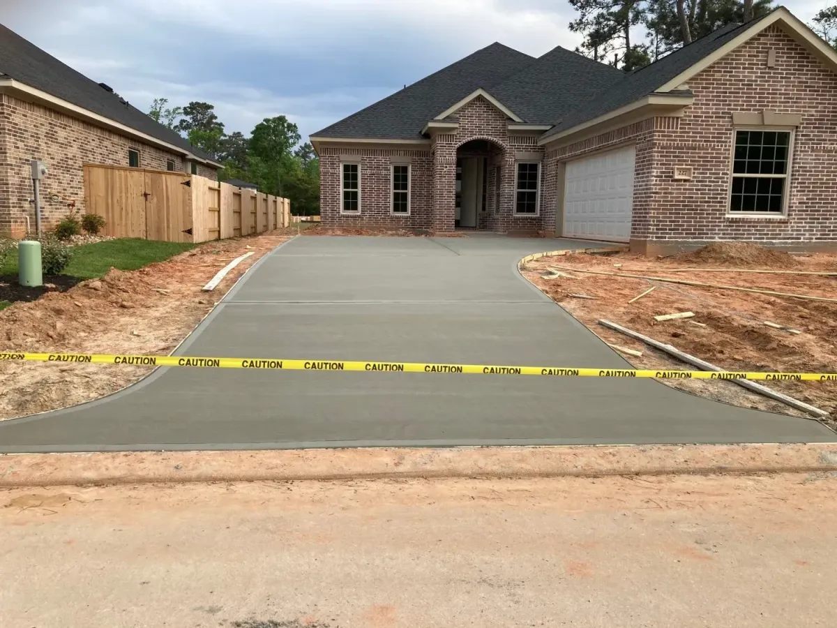 Conroe Concrete builds and installs Driveway