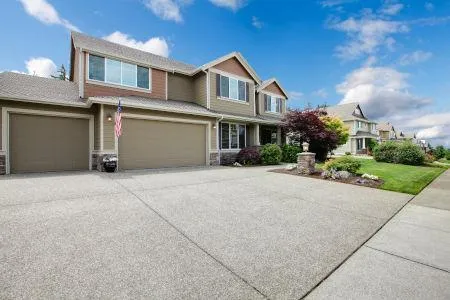 Conroe Concrete builds and installs driveway