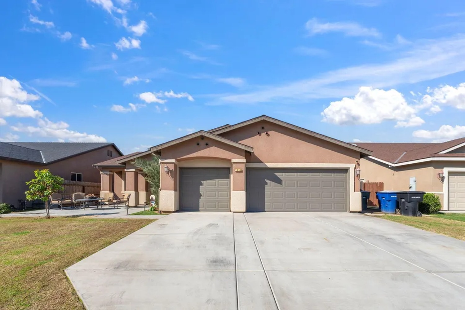 Hanford Concrete builds and installs driveways.
