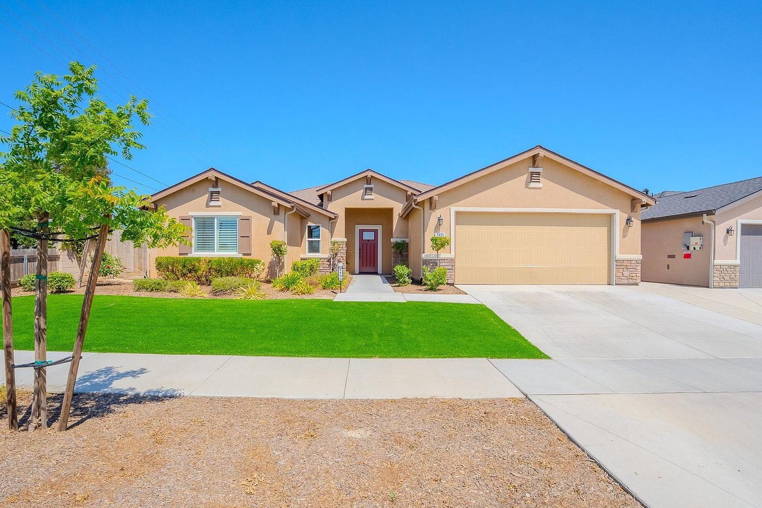 Hanford Concrete builds and installs driveways.