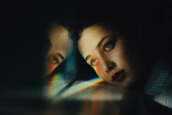 7 formas en las que tu piel está intentando decirte algo (y no la estás escuchando)