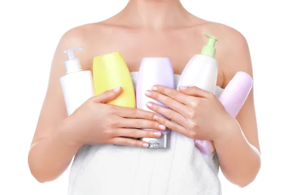 Dermatitis: por qué acumular productos empeora tu piel
