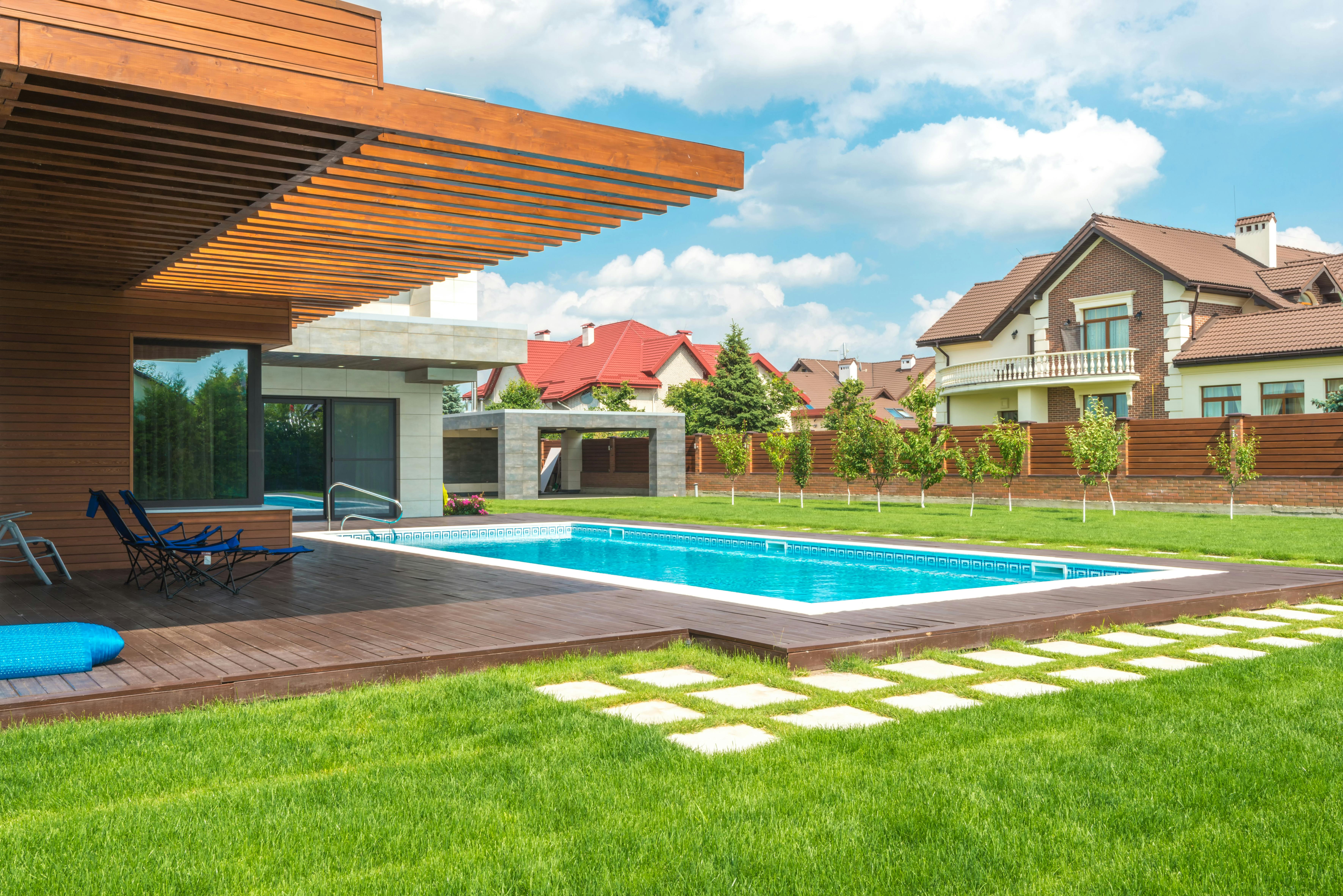 Backyard Red Flags That Lower Your Home Price
