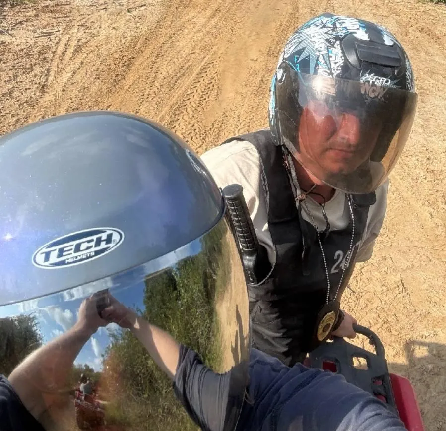 Group security escorts for travelers in Colombia