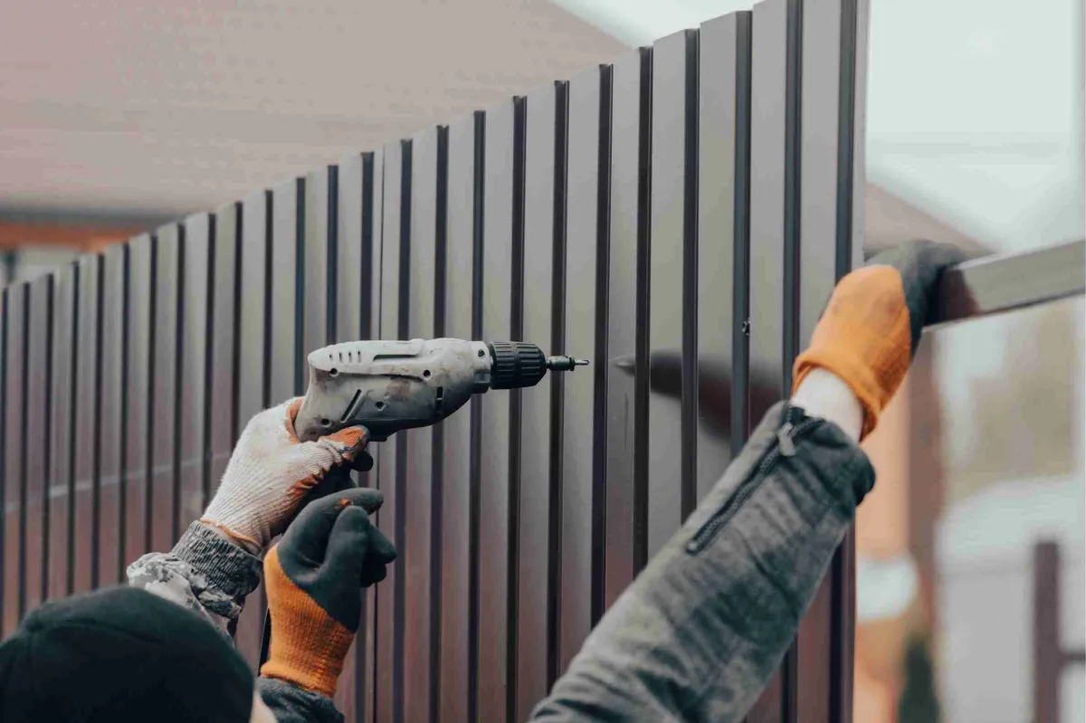 how long does it take to build a fence