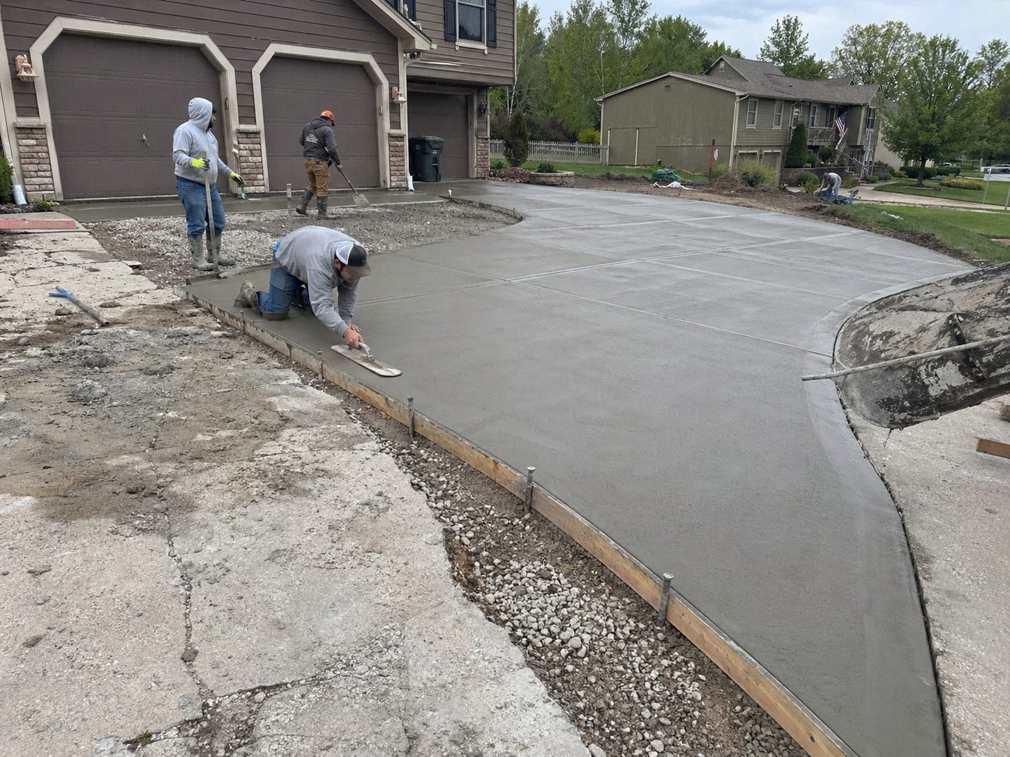 Belton Concrete builds and installs driveways.