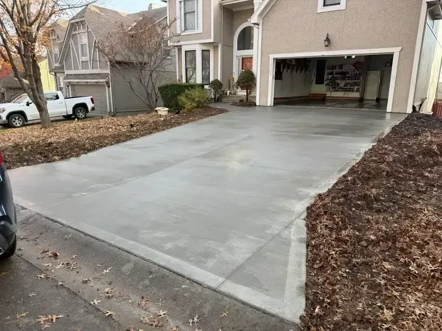 Belton Concrete builds and installs driveways.