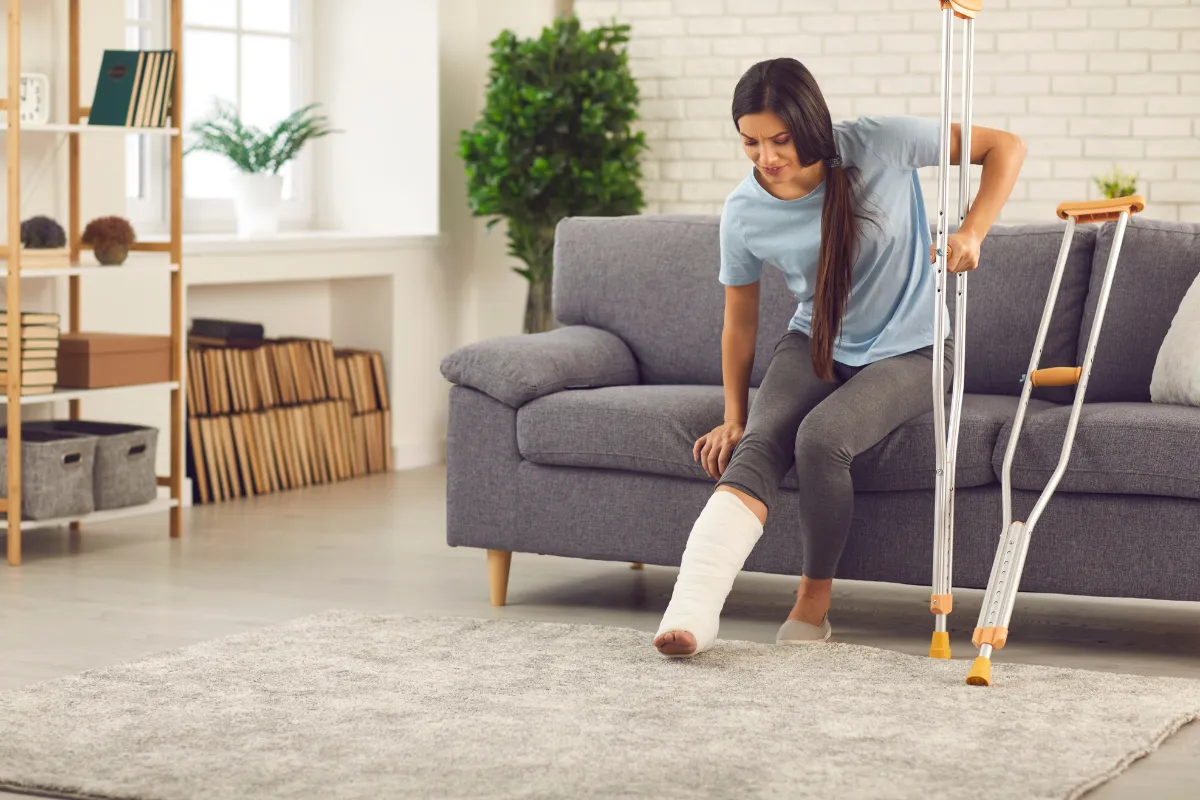 Vancouver woman with broken leg on short term disability income due to income protection insurance