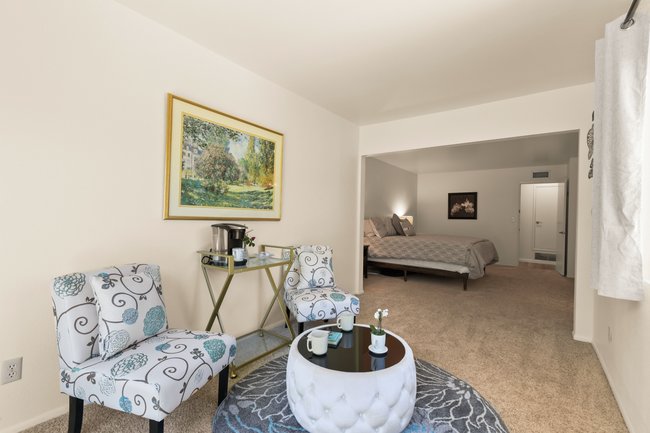 Decanture showcase living space