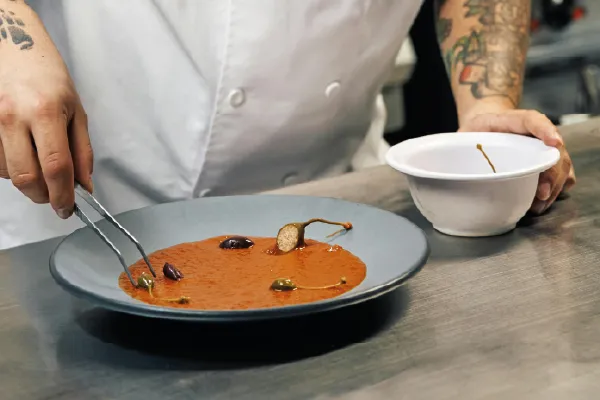 plating food