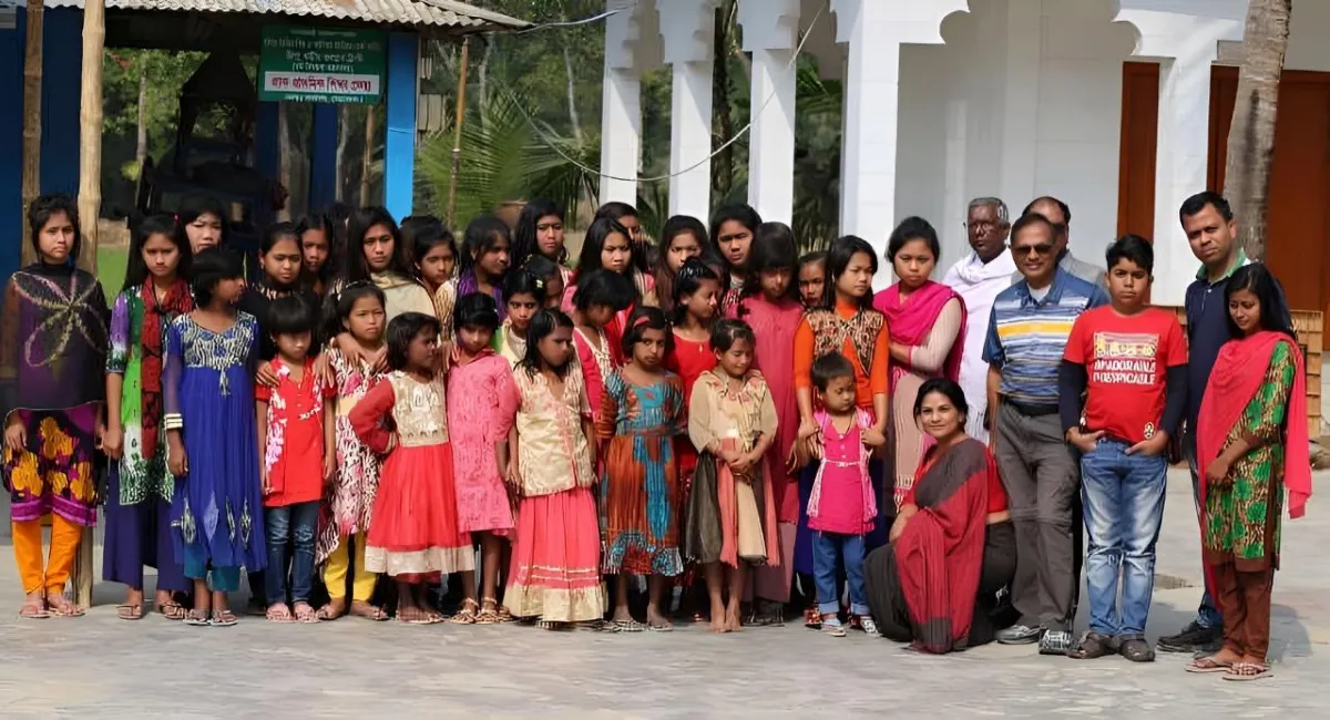 UTSHOB volunteers with children in Bangladesh