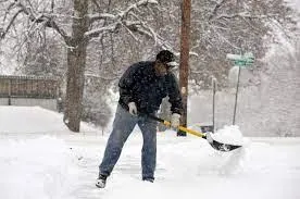 Snow shoveling service efficiently clearing snow from a commercial property entrance
