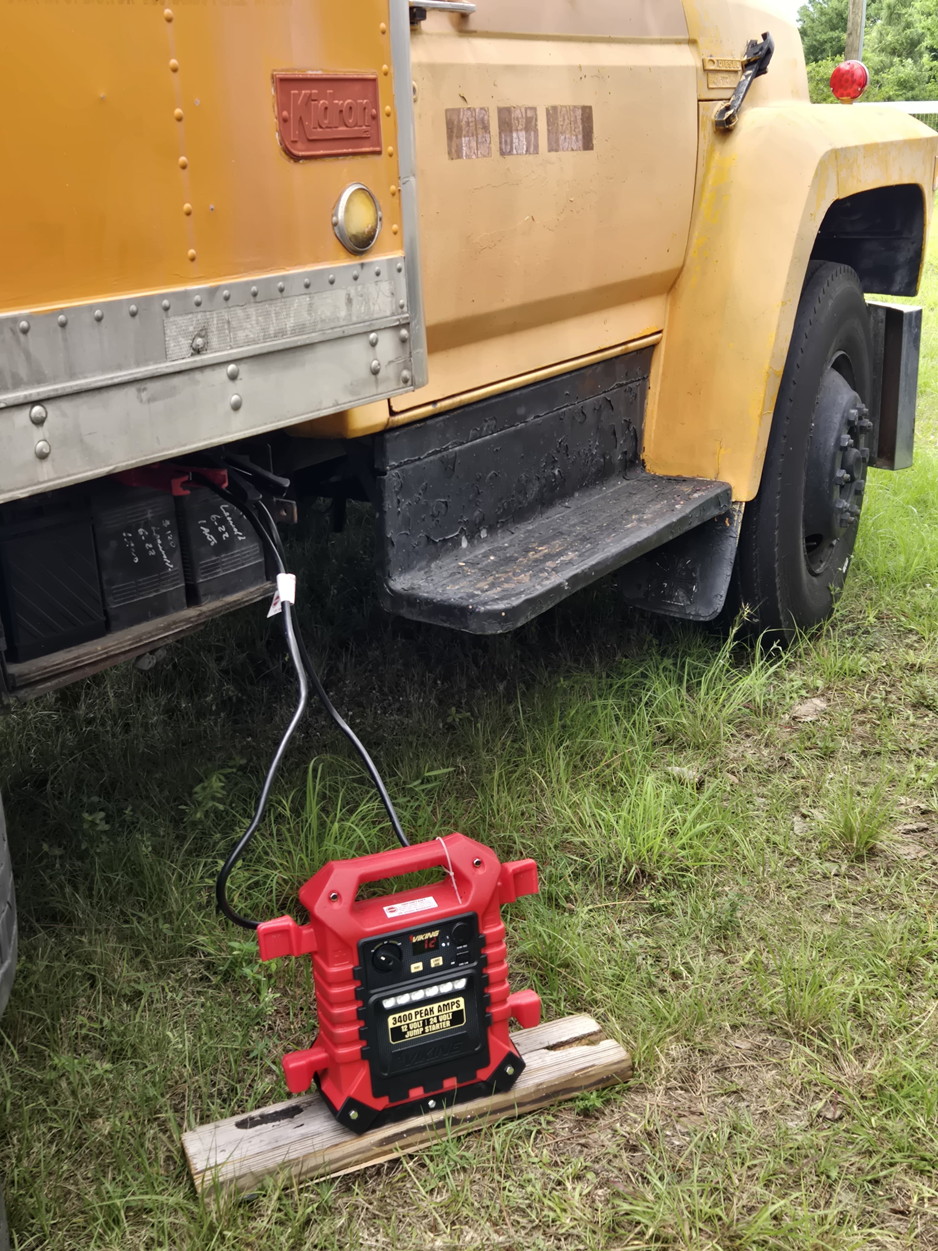 picture a service to sell new and use tires