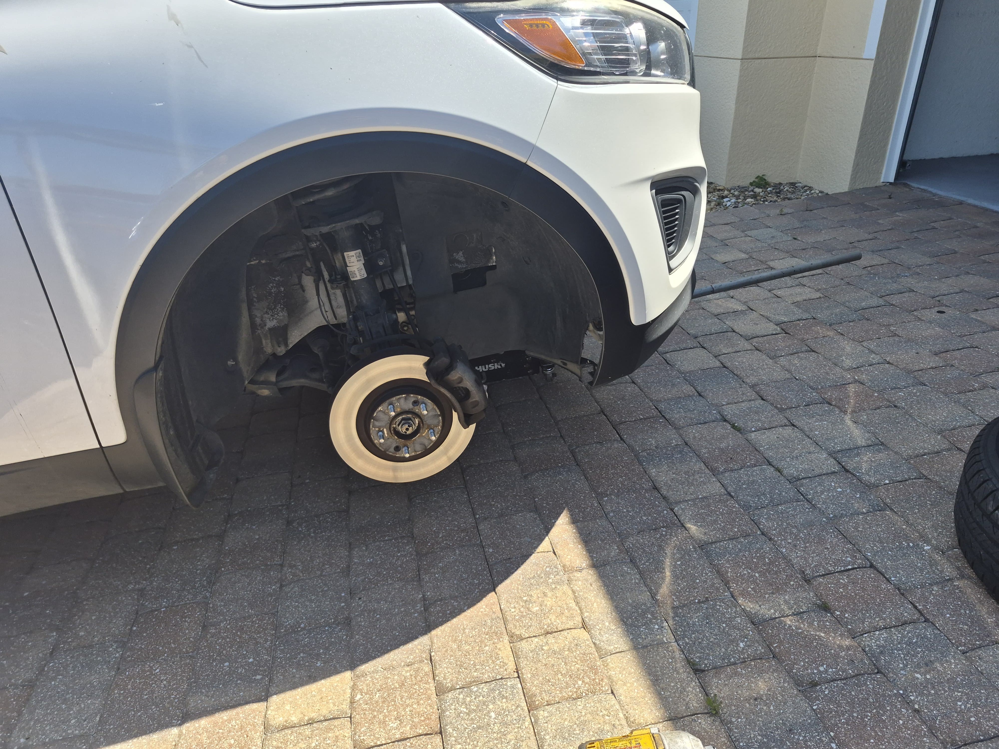 picture a service to sell new and use tires