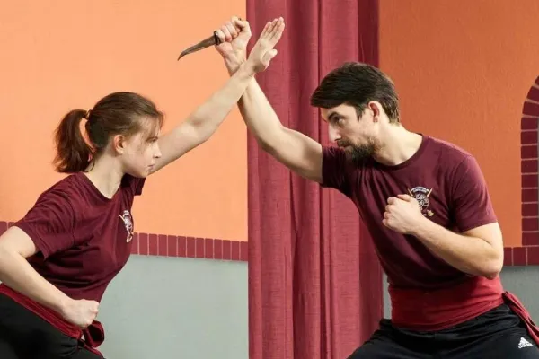 Student and instructor shows defense position
