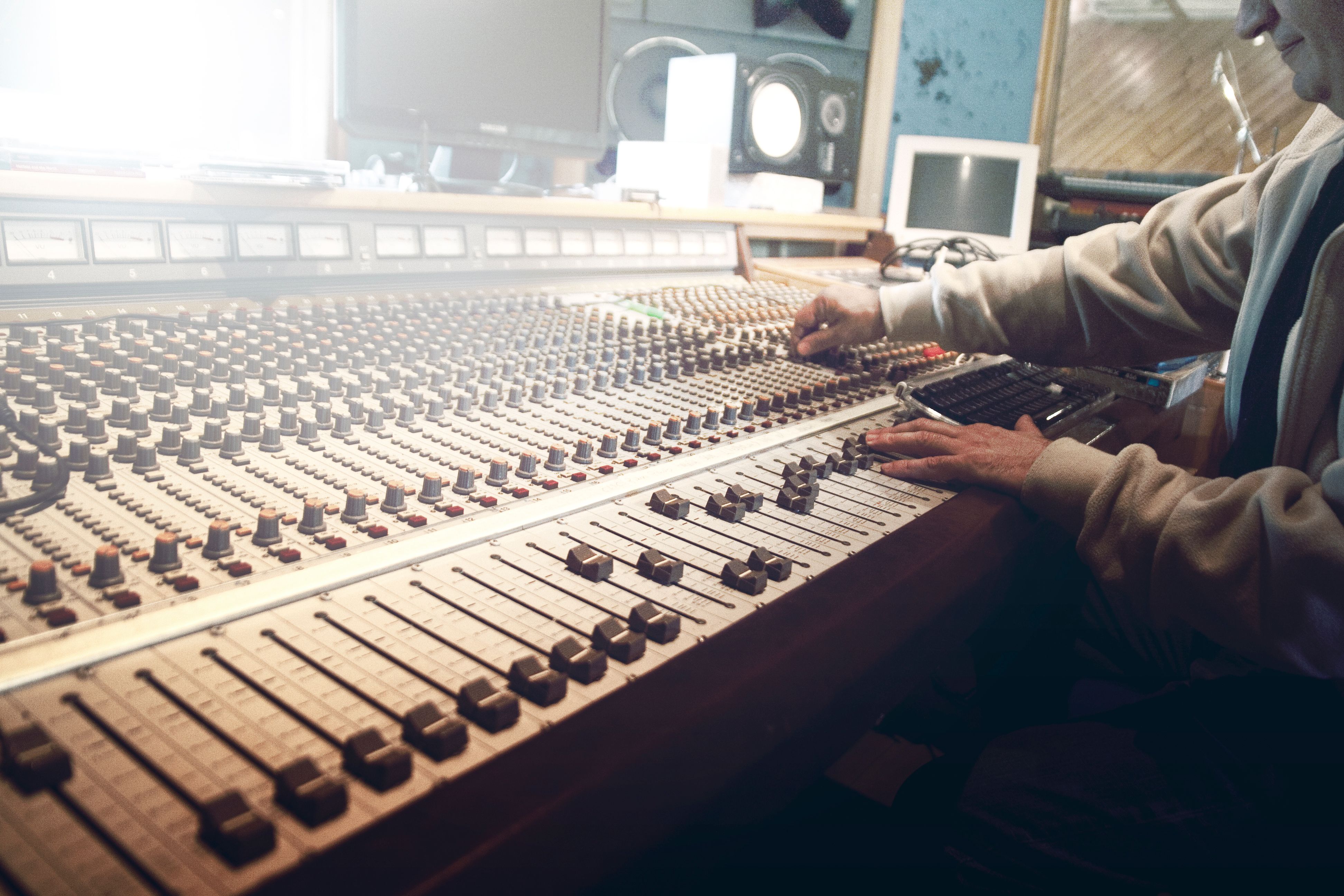 Logic Pro Buses Explained for Beginners: Sends, Aux Tracks and Reverb Buses