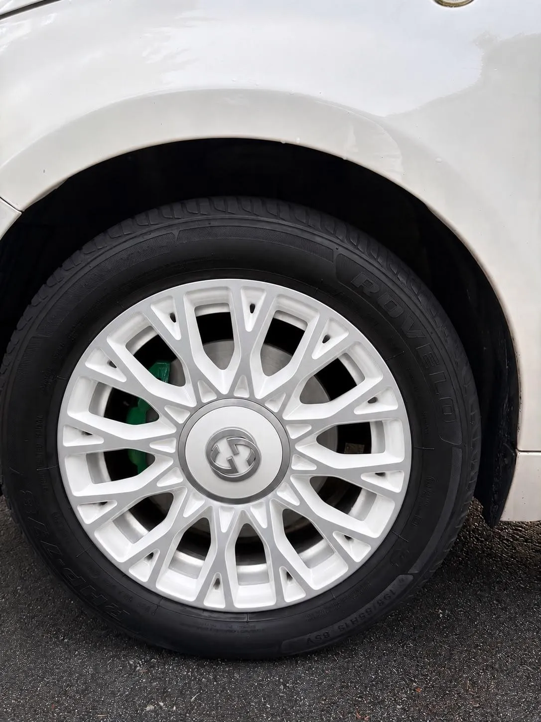 Clean polished wheel after exterior detail