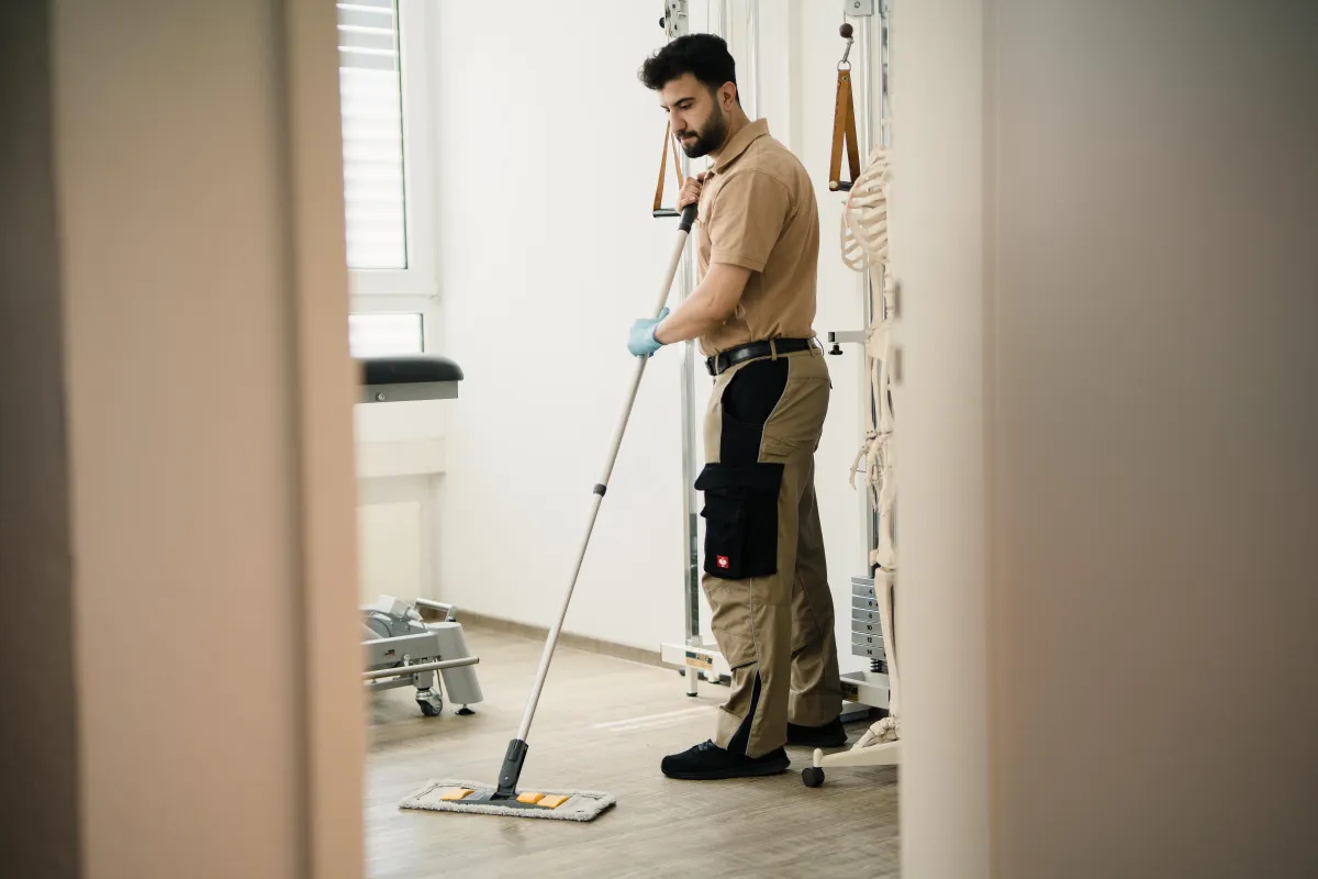 EC Gebäudereinigung Freiburg - Gründliche Reinigung von Fußböden und Innenräumen