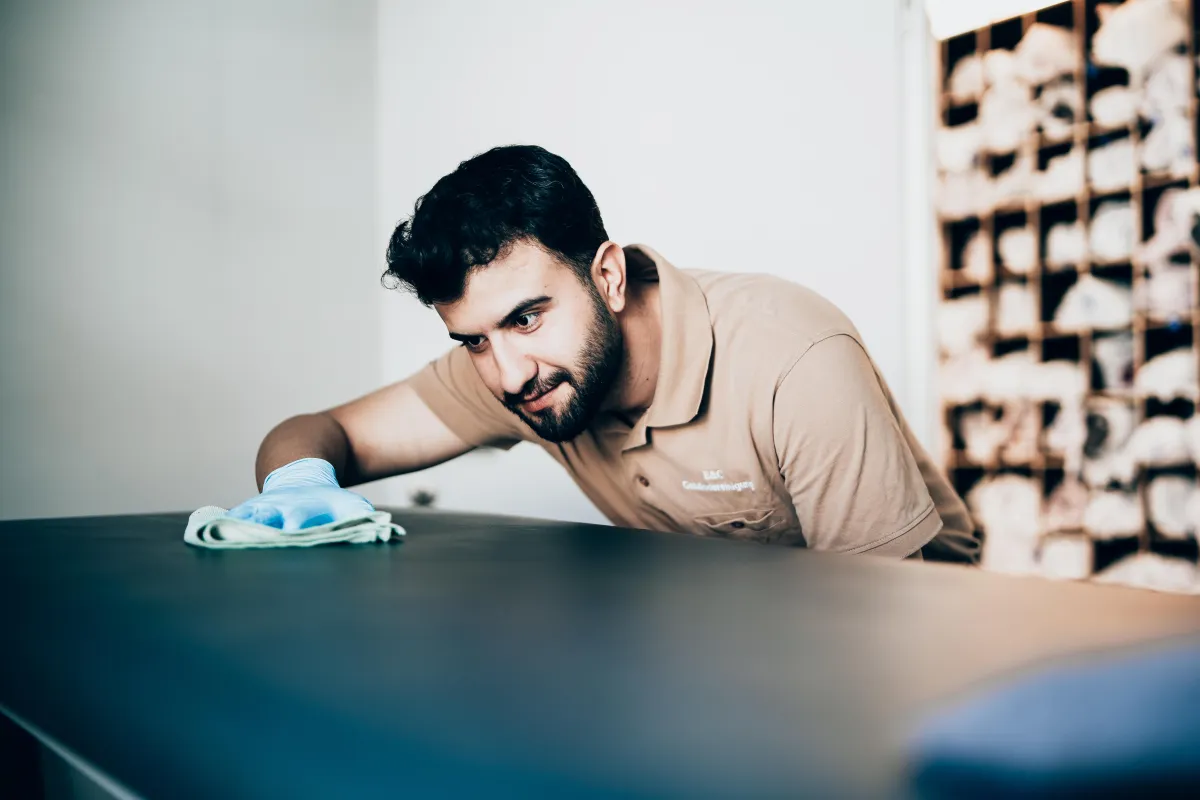 Regelmäßige Unterhaltsreinigung Freiburg - EC Gebäudereinigung für Büro und Gewerbe