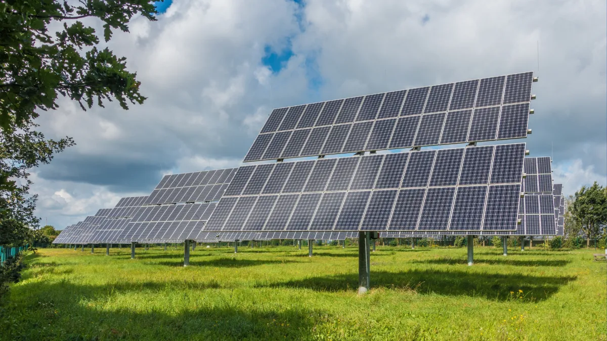 To let sign for smart commercial property.