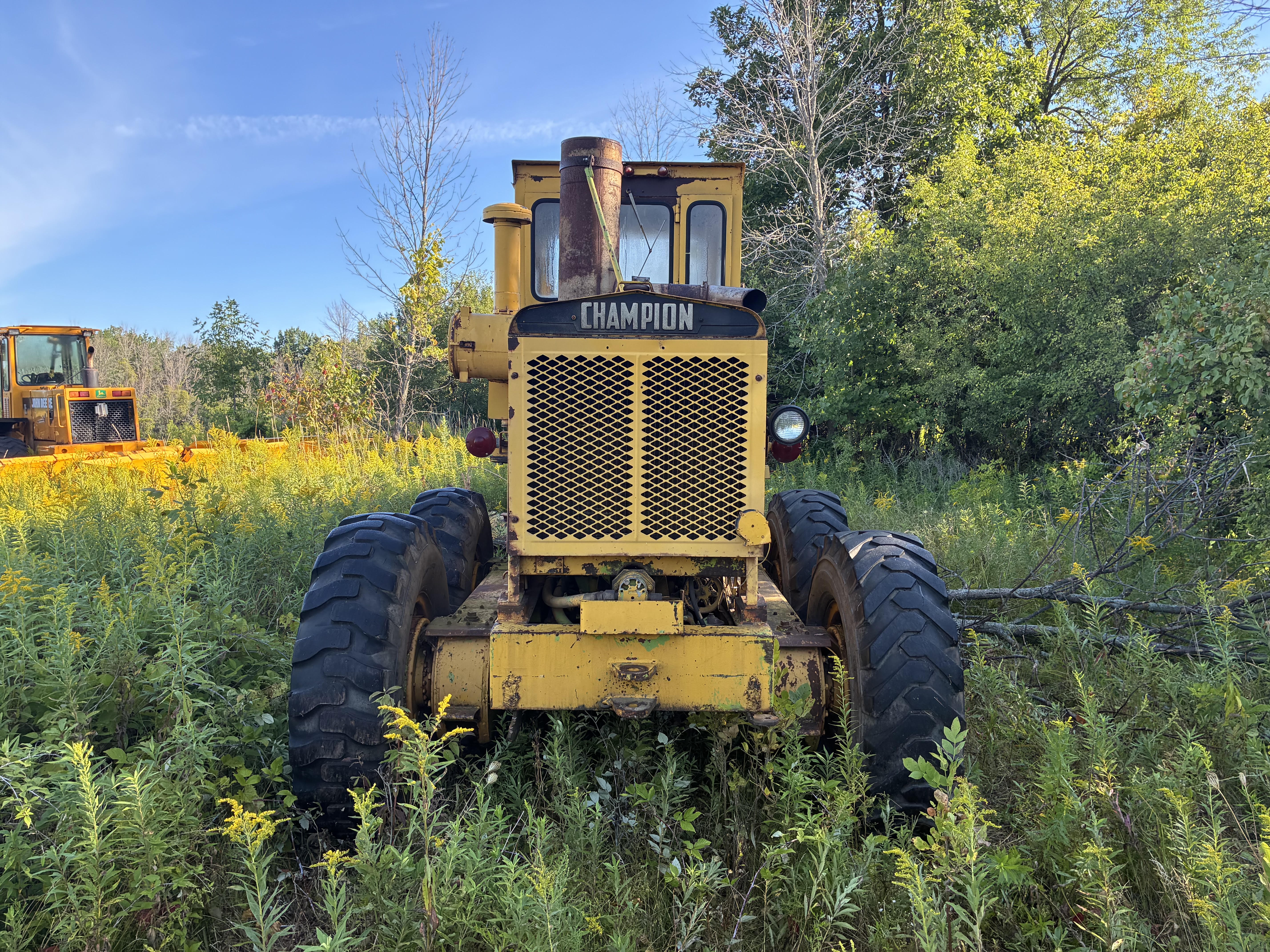 Champion D600 motor grader with Cummins N-855C diesel engine