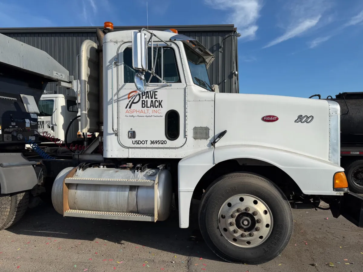 White 1990 Peterbilt 377 single-axle day cab semi truck for sale in Appleton, Wisconsin